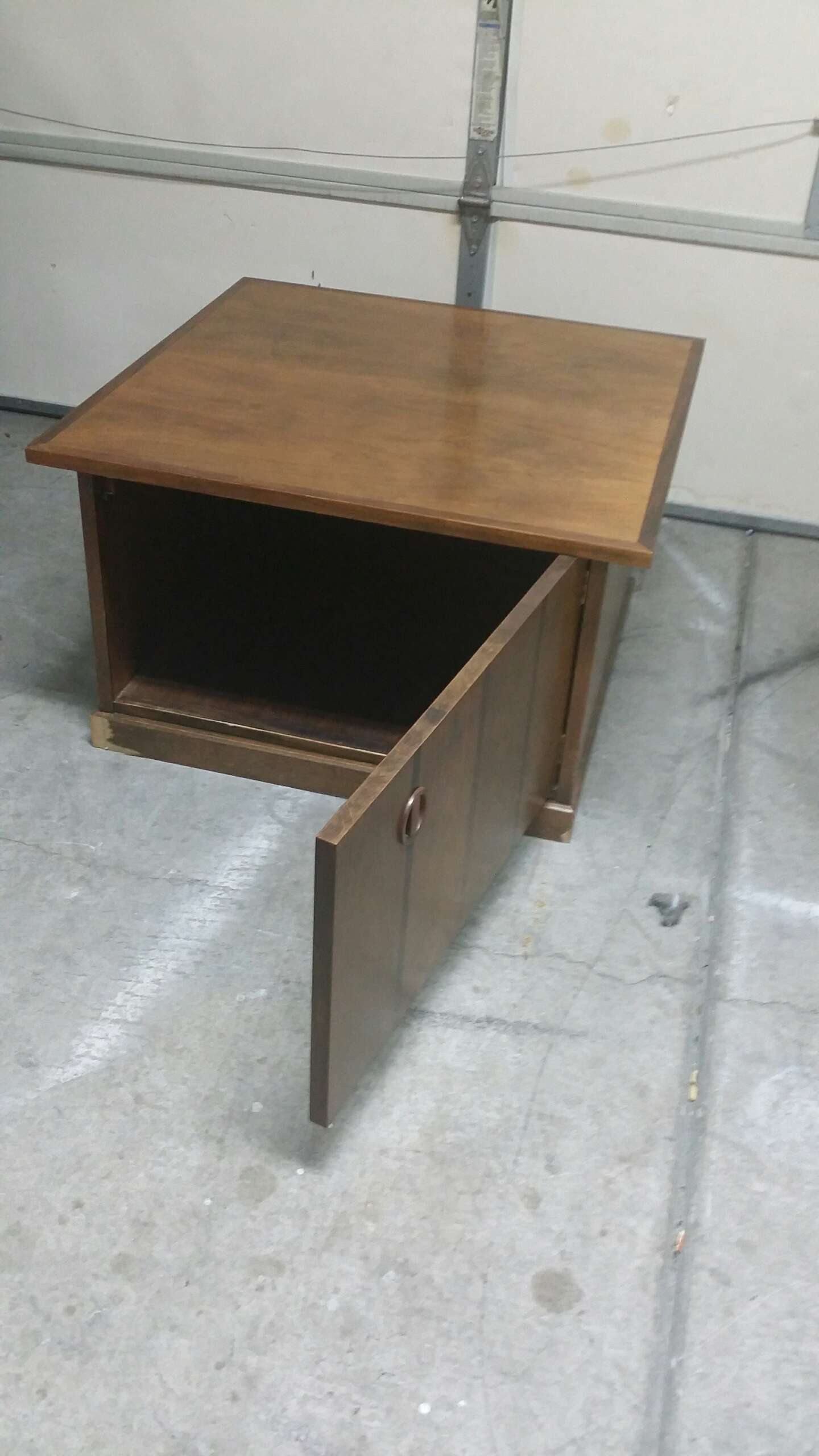 Coffee table 30x30 for sale in Las Vegas, NV 5miles Buy and Sell