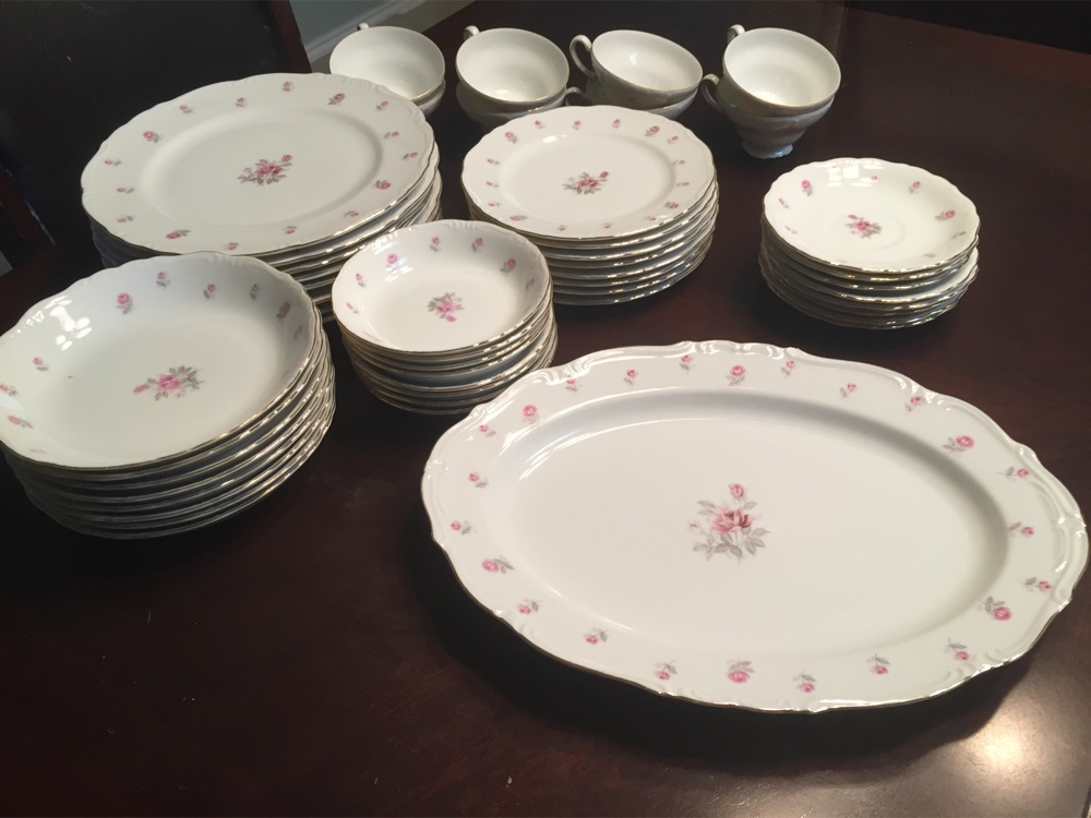 Harmony House Rose Petite Fine China- 8 serving set for sale in Austin