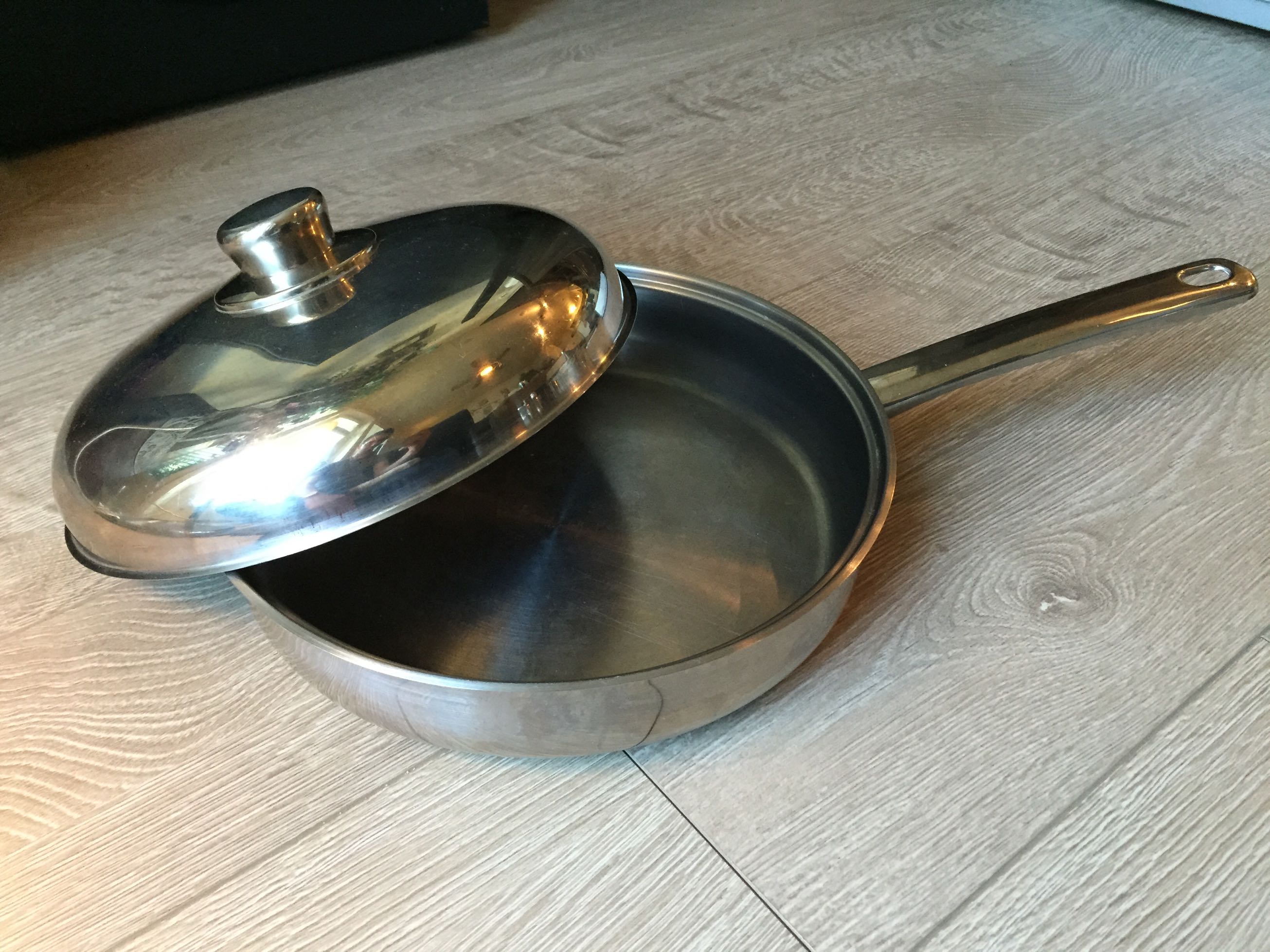 8 piece Lynn's stainless steel 18/10 cookware set. Used. for sale in ...