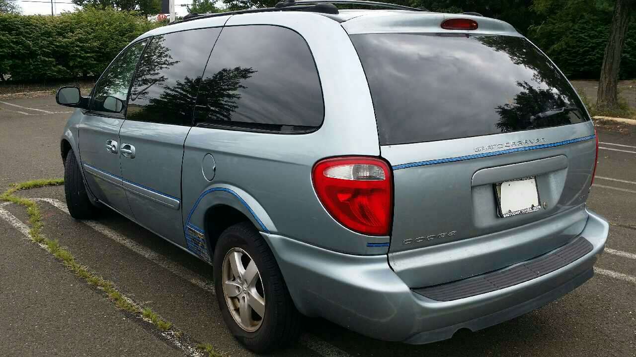 2005 DODGE GRAND CARAVAN SXT MINIVAN STOW GO Folding down seats TV DVD Entertain for sale in New