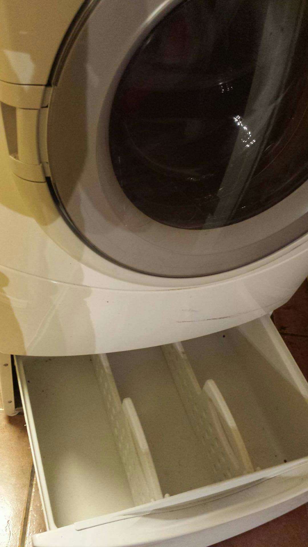 Whirlpool front load washer with pedestal for sale in San Antonio, TX