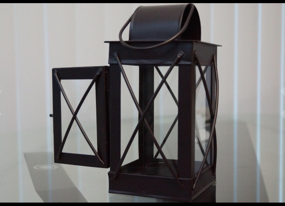 Colonial Style Candle Lantern For Outdoor/Indoor Use This colonial era
