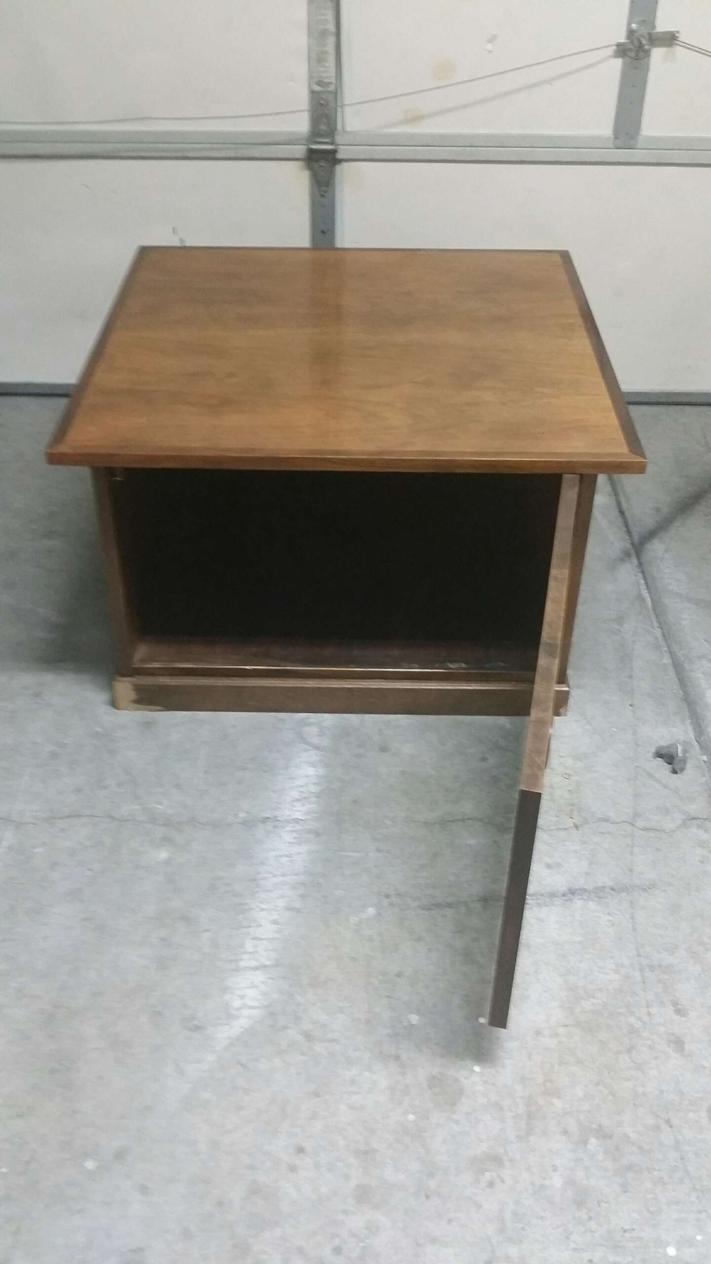 Coffee table 30x30 for sale in Las Vegas, NV 5miles Buy and Sell