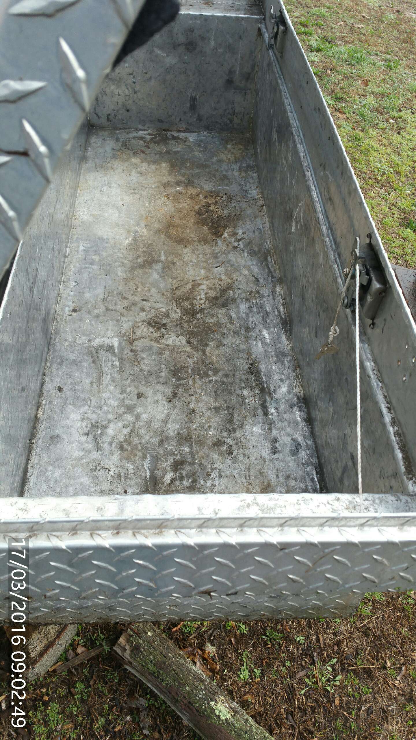 Husky aluminum diamond plate full size truck /trailer box for sale in