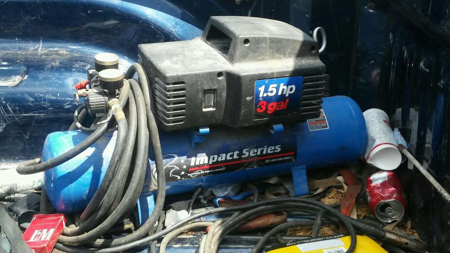 Impact series 1.5 hp 3 gal air compressor w hose for sale in Dallas, TX