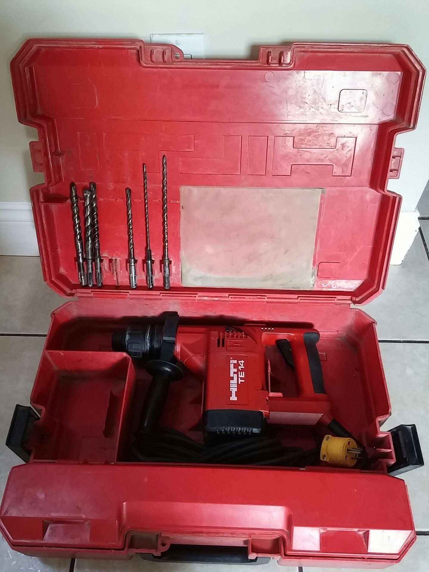 HILTI TE 14 HAMMER DRILL With 6 Bits for sale in Norwalk, CT 5miles