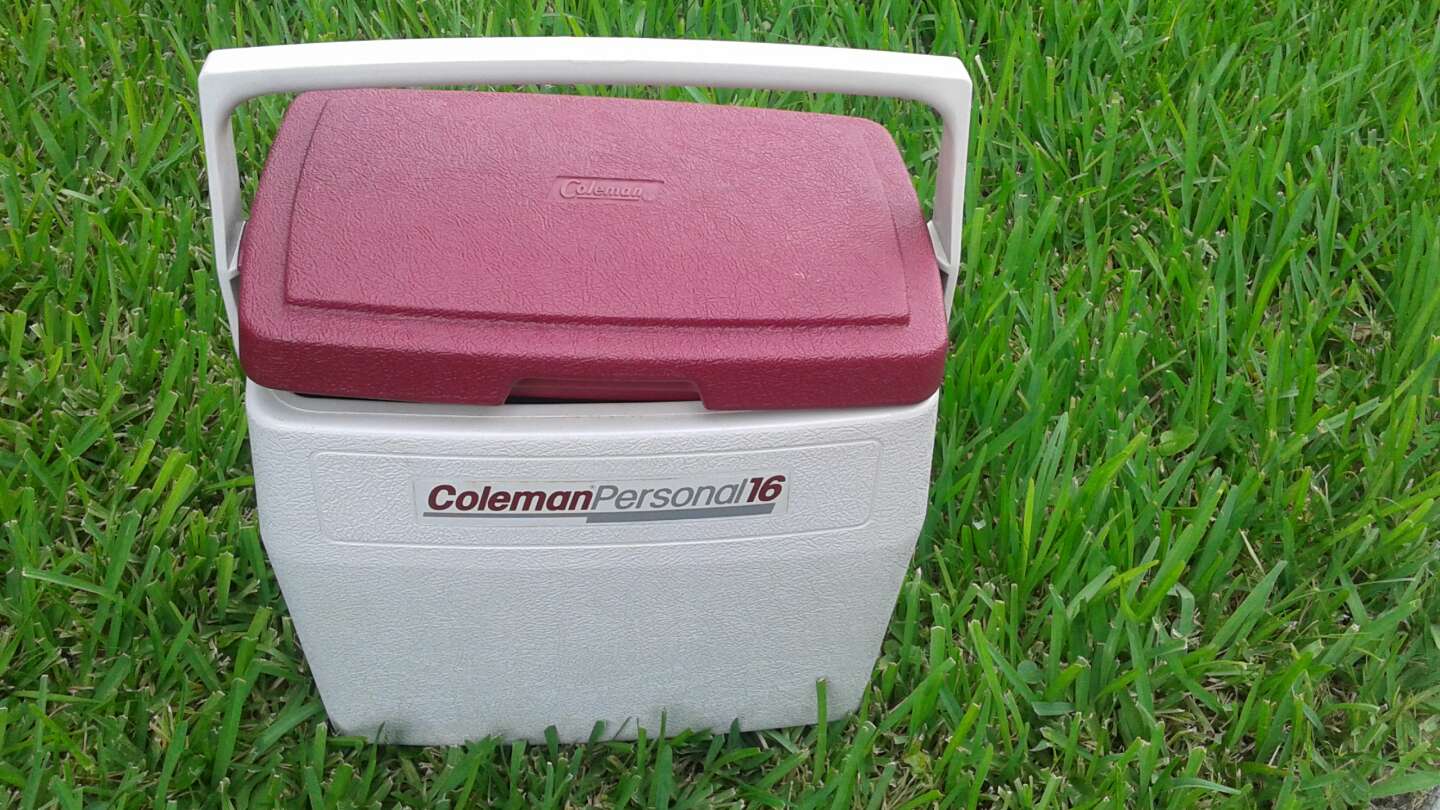 Vintage COLEMAN PERSONAL 16 Cooler/Ice Chest 5274 Maroon Lid w/ Cup