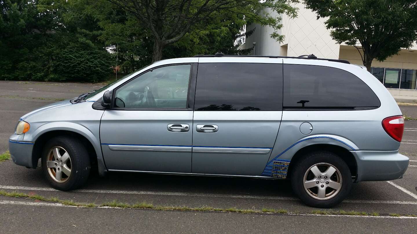 2005 DODGE GRAND CARAVAN SXT MINIVAN STOW GO Folding down seats TV DVD Entertain for sale in New