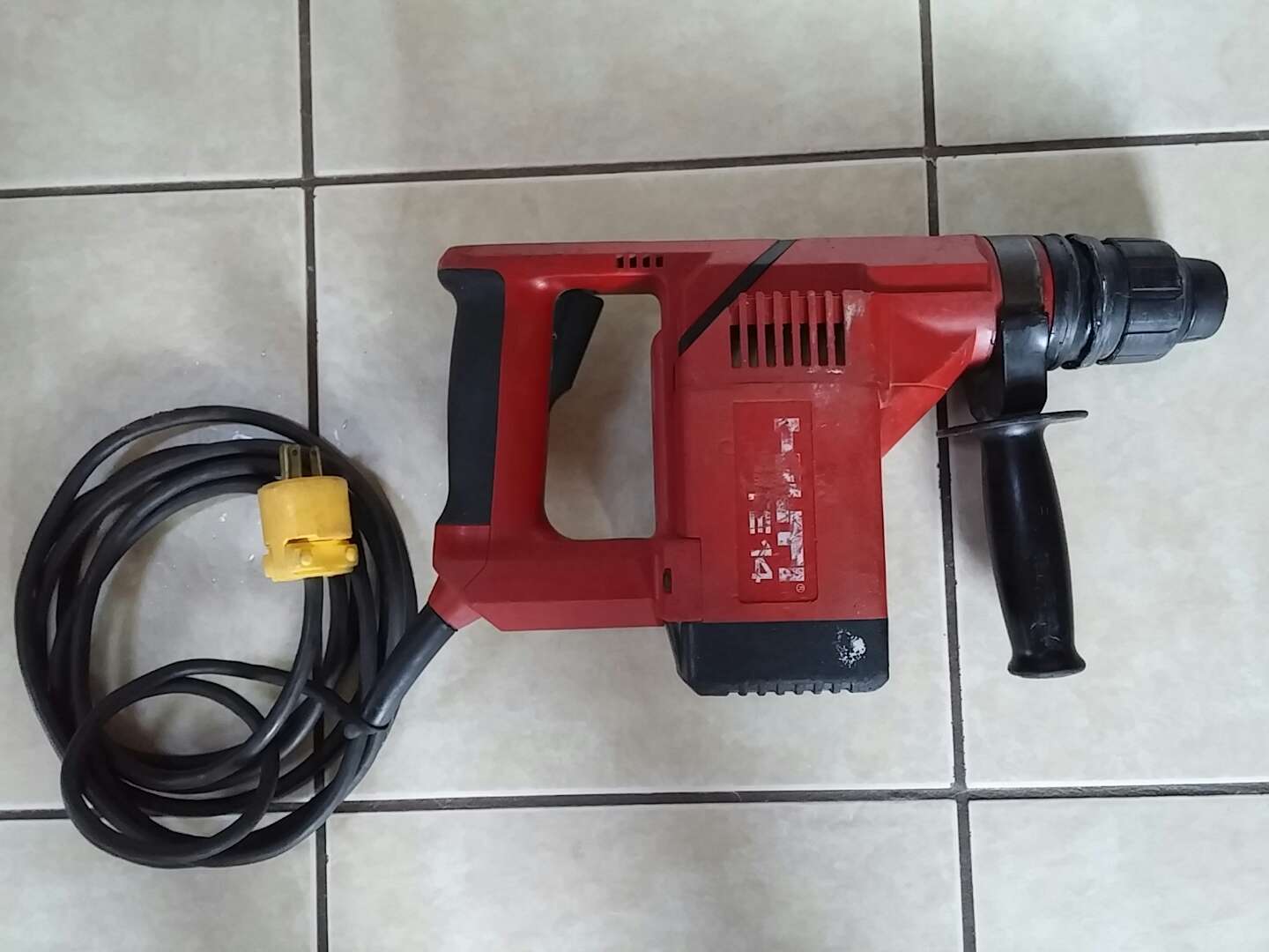 HILTI TE 14 HAMMER DRILL With 6 Bits for sale in Norwalk, CT 5miles